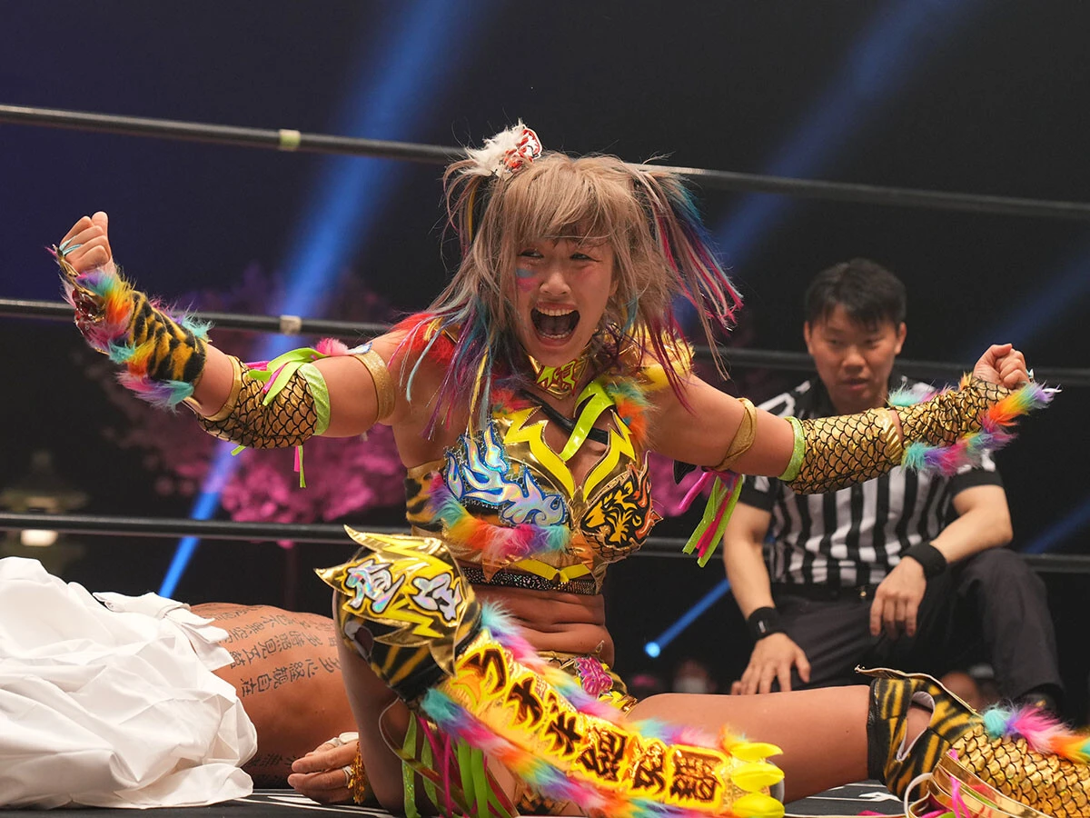 自主興行のメインイベントで闘うウナギ・サヤカ