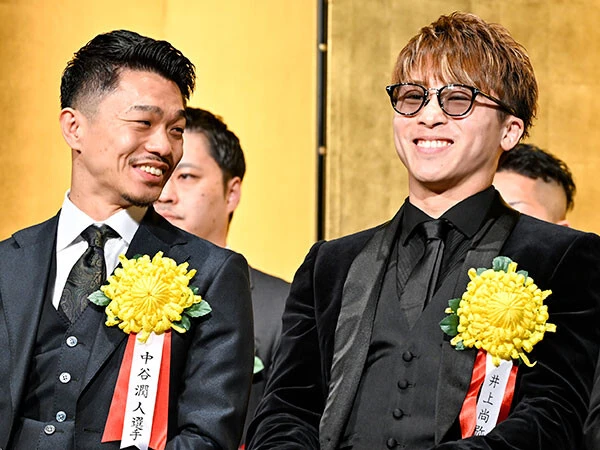 来年の対戦が予定されている中谷（左）と井上　photo by 山口フィニート裕朗/アフロ