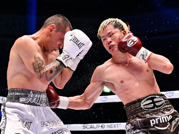 復帰戦をTKO勝利で飾った那須川天心　photo by 山口フィニート裕朗/アフロ