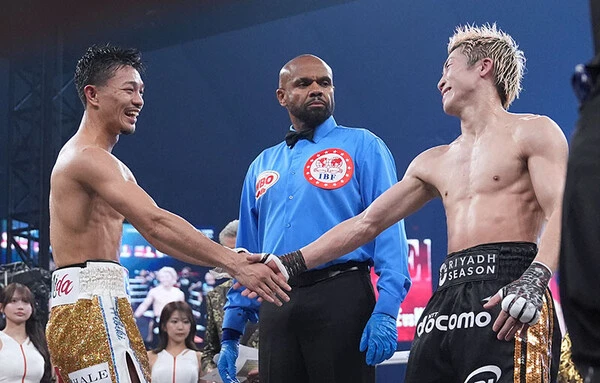 試合後も笑顔で握手を交わした　©Lemino/SECOND CAREER/NAOKI FUKUDA
