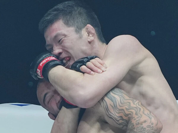 寝技を武器に世界のファイターたちと闘ってきた青木 photo by 日刊スポーツ/アフロ