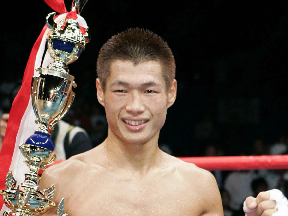 日本ボクシング世界王者列伝：長谷川穂積 ３階級制覇を成し遂げた好戦的サウスポーの比類なき実績と魅惑の輝き