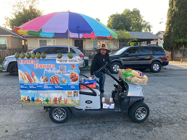 アイスクリームを売る車