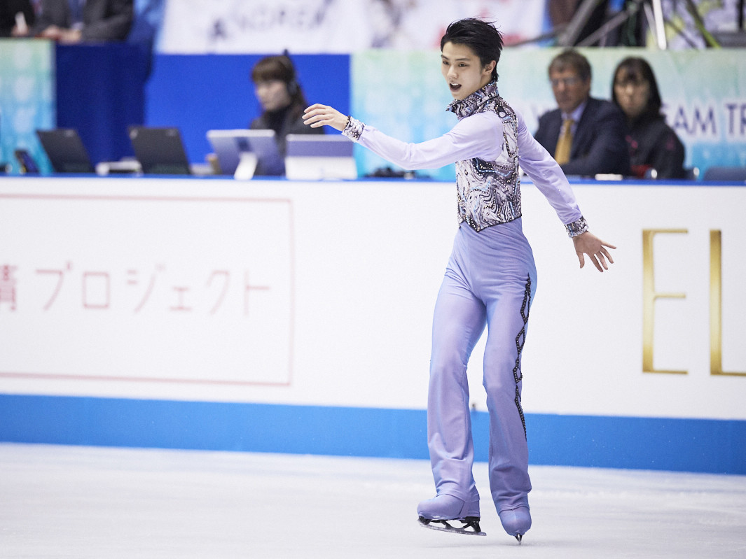 本日特価】 羽生結弦選手掲載新聞 2017年4月 おまけ2015年国別対抗戦 