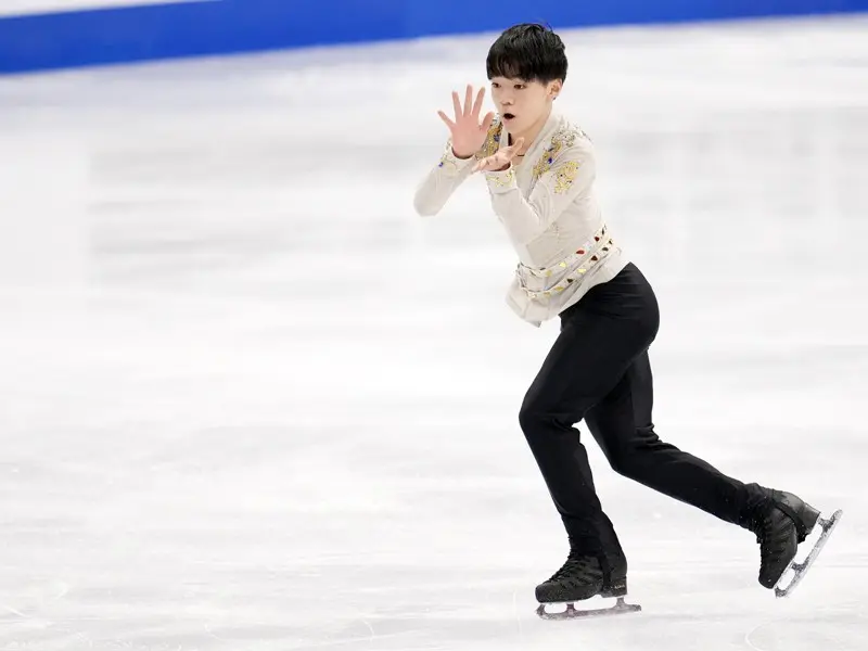 鍵山優真 2位発進から偉業達成へ 海外メディアにも堂々の受け答え フィギュア 集英社のスポーツ総合雑誌 スポルティーバ 公式サイト Web Sportiva 鍵山優真 2位発進から偉業達成へ 海外メディアにも堂々の受け答え フィギュア 集英社のスポーツ総合雑誌 スポルティーバ 公式サイト Web Sportiva