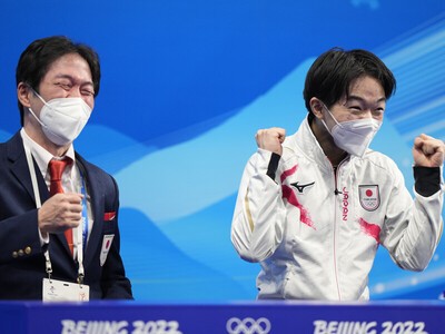 北京五輪での鍵山優真と父親の正和コーチ