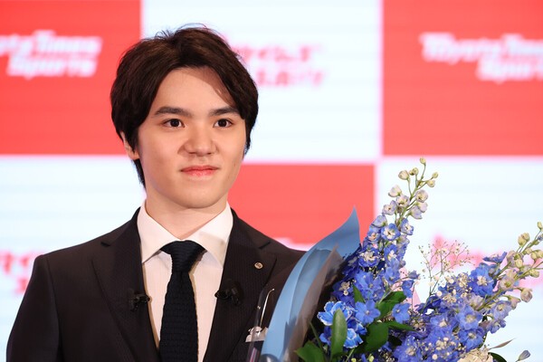 晴れやかな表情で引退会見に臨んだ宇野昌磨