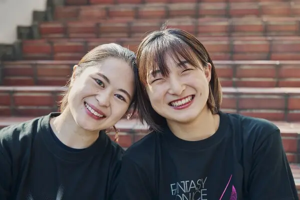 『ファンタジー・オン・アイス2024』に出演している宮原知子さん（左）と坂本花織さん