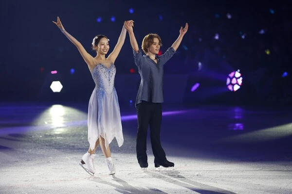 本田真凜（左）とのアイスダンスを初披露した宇野昌磨