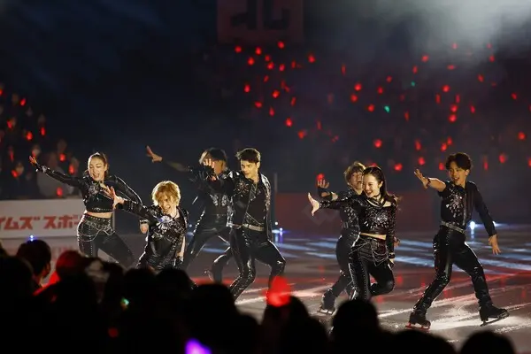 ７人のスケーターが出演した