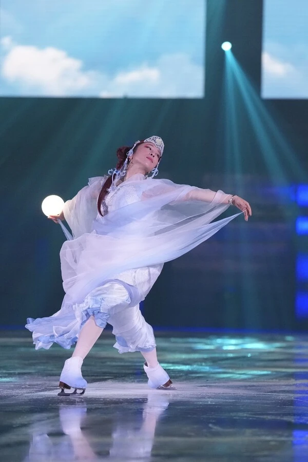 高橋とアイスダンスのカップルを組んだ村元哉中は幽を演じた　©氷艶hyoen2025