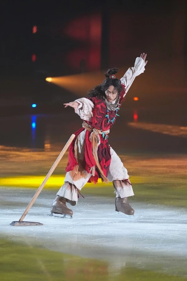 『氷艶』に出演した高橋大輔。桃太郎・温羅伝説の温羅を演じた　©氷艶hyoen2025