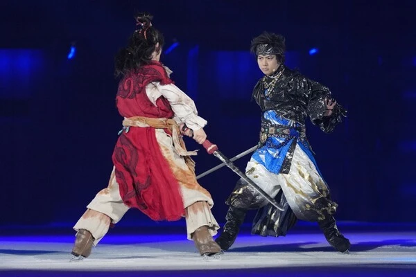 ショーは「NEWS」増田貴久と高橋のダブル主演　©氷艶hyoen2025