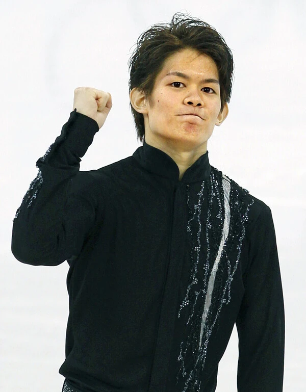 2010年バンクーバー五輪で８位入賞を果たした小塚崇彦。４回転ジャンプを決め、演技後にはガッツポーズを見せた photo by Kyodo News