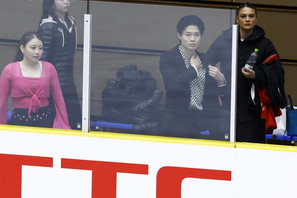 西日本選手権のため来日したケイトリン・ホワイエク（右）