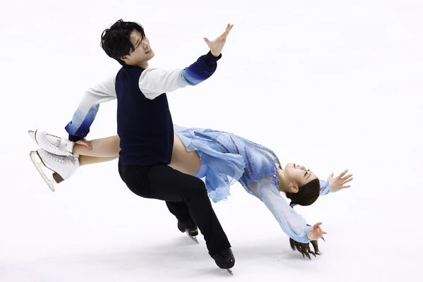 11月１〜２日の西日本選手権でアイスダンスデビューを果たした紀平梨花・西山真瑚組