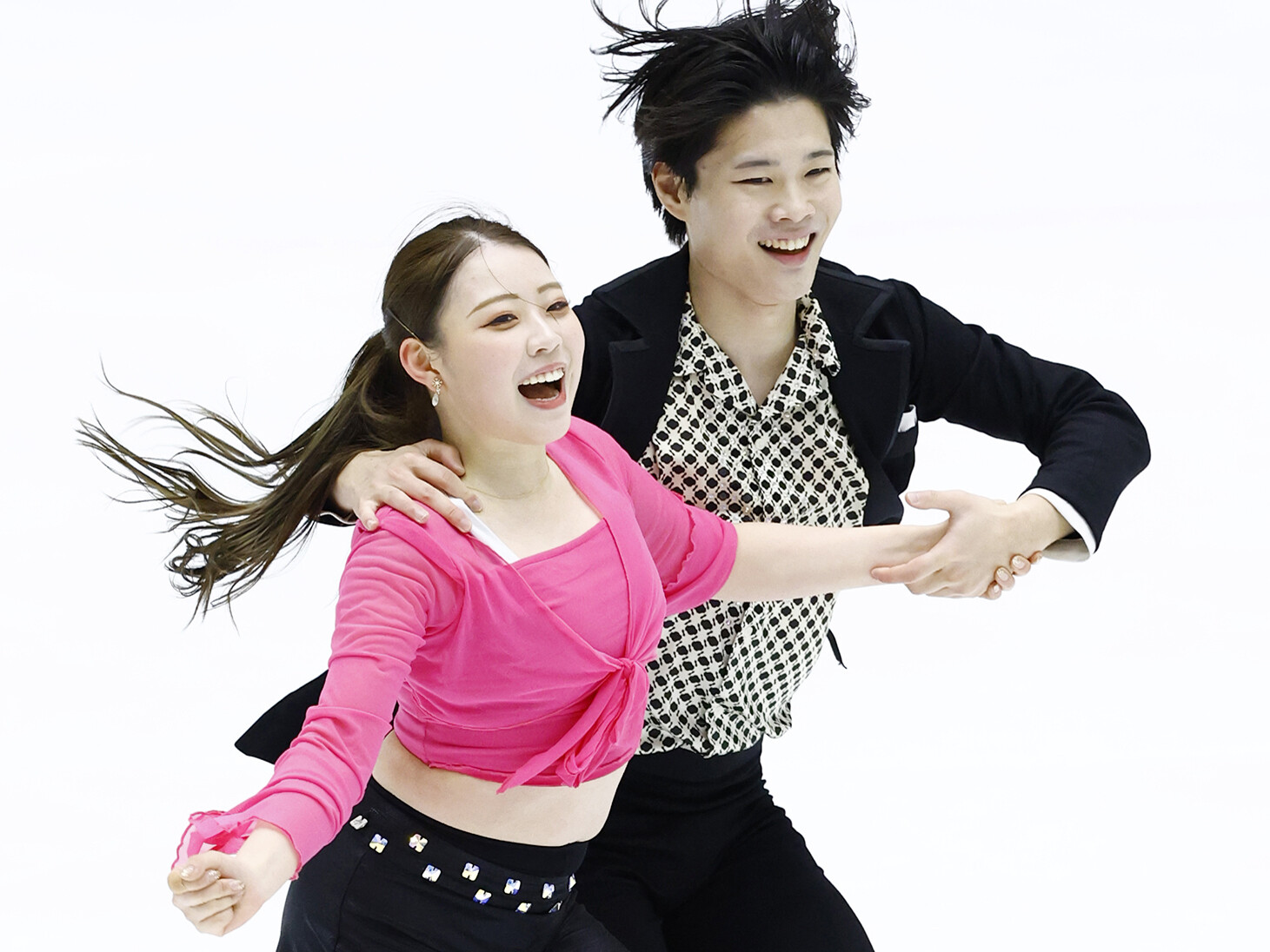 アイスダンスデビューの紀平梨花「頑張れることが本当に幸せ」 西山真瑚との「りかしん」で2030年五輪を目指す