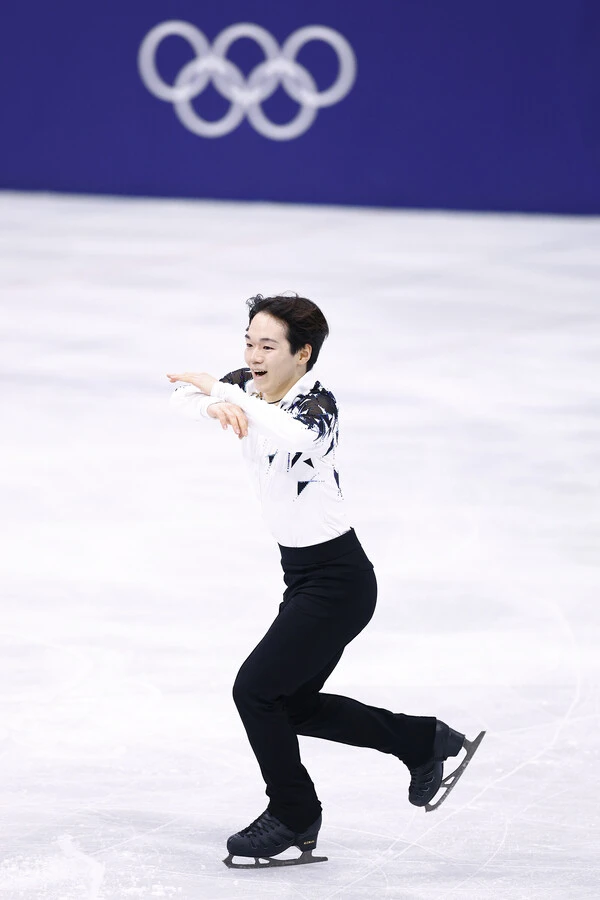 フィギュアスケート団体男子SPで１位の得点を出した鍵山優真 photo by Noto Sunao / JMPA