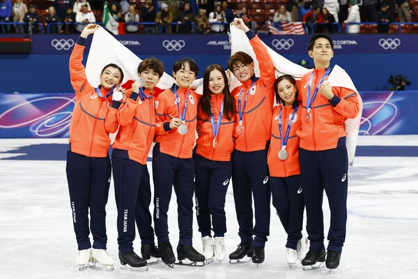 ミラノ・コルティナ五輪フィギュアスケート団体で銀メダルを獲得した日本　photo by Sunao Noto / JMPA