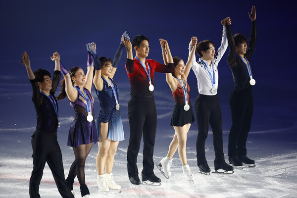 ミラノ・コルティナ五輪の団体戦を再現するグループナンバーを演じた photo by Sunao Noto（a presto）