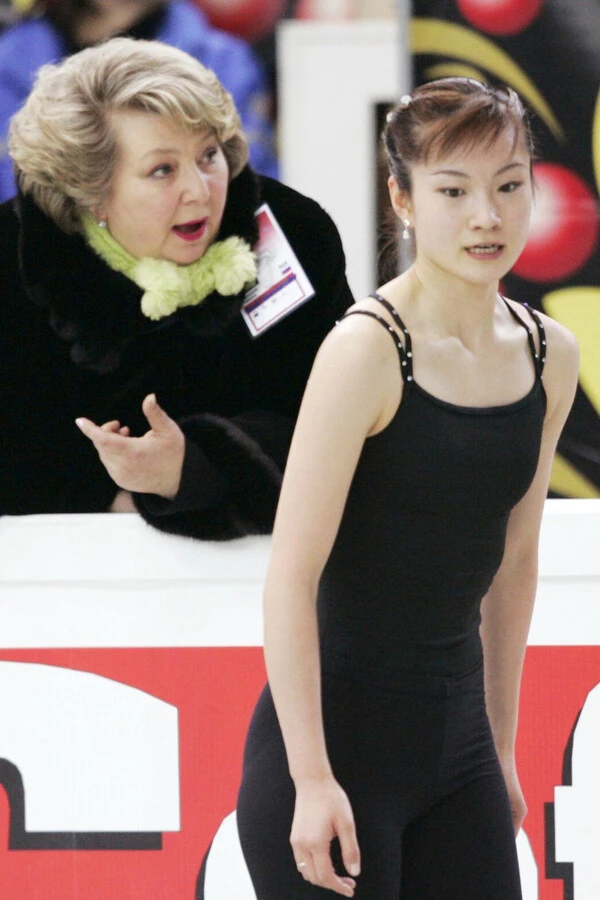 トリノ五輪前年の世界選手権は総合９位に終わった荒川静香と当時コーチのタチアナ・タラソワ photo by Kyodo News