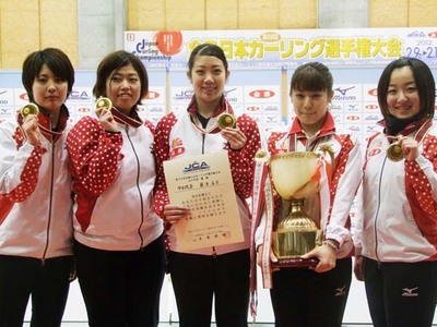 大会連覇を果たして笑顔を見せる中部電力の面々。日本代表として五輪切符獲得へ意欲を見せるが......。