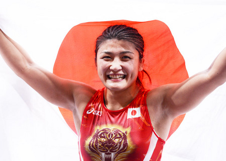 ロンドン五輪でレスリングは、日本人女性選手初となる『五輪３連覇』をふたりも輩出した（写真は伊調馨）