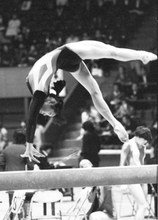 1980年３月、モスクワ五輪の代表選考会で平均台の演技をする笹田（旧姓・加納）弥生さん
