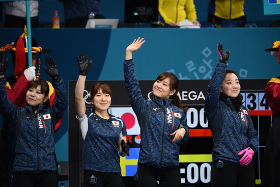 決勝トーナメント進出をかけてスイス戦に臨むカーリング女子日本代表