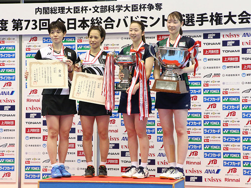 全日本総合バドミントン選手権で決勝を戦った世界トップクラスの２組（左から廣田彩花、福島由紀、永原和可那、松本麻佑）