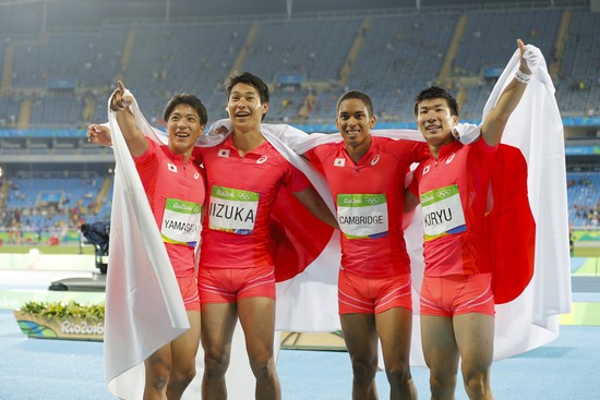 リオデジャネイロ五輪男子４×100mリレーで銀メダルを獲得した日本チーム