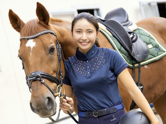 全日本ジュニア馬場馬術大会で５年連続優勝中の神村ひよりと、馬のオテロ