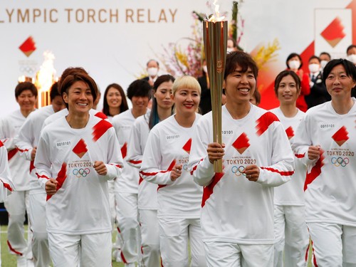 2011年のＷ杯で優勝したなでしこジャパンのメンバーが第１走者となってスタートを切った聖火リレー