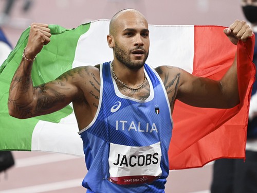陸上男子100メートルで優勝し、歓喜のマルチェル・ヤコブス（イタリア）