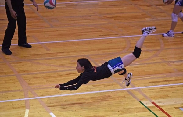 強豪校のバレーボール部で活躍した小倉さん 写真／本人提供