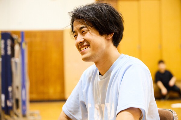 インタビューでキャップ野球の楽しさを語る九町健太郎さん