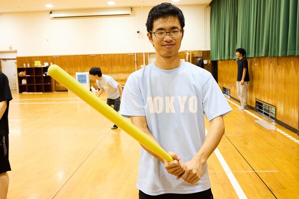 バットは軽いが野球のものより細いため力より技術が求められる