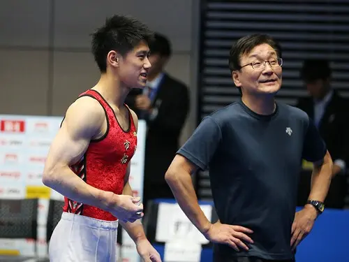 橋本大輝と神田眞司船橋市立船橋高校総監督（2019年）photo by YUTAKA/AFLO SPORT
