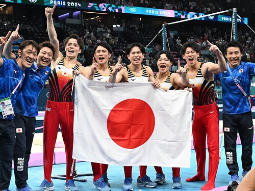 男子団体は中国とのせめぎ合いを制し、２大会ぶりの頂点に　photo by JMPA