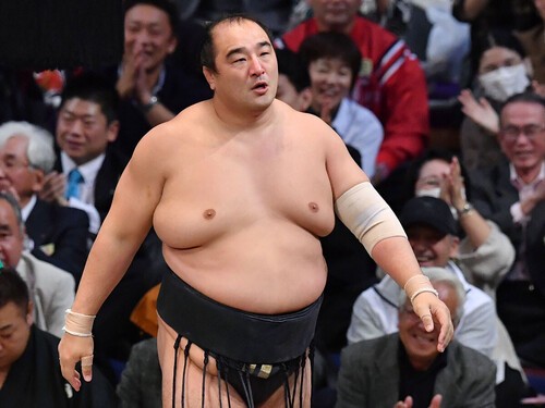 安美錦は、時に重傷のケガを負いながら不屈の魂で戦い続けてきた　photo by Kyodo News