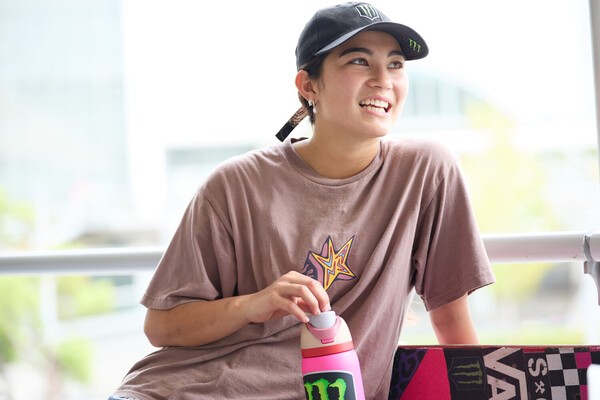 リラックスした様子でインタビューに答えていた