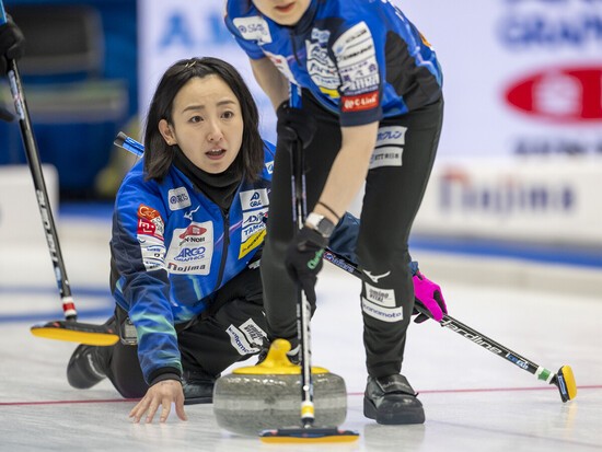 決勝トーナメント進出を決めたロコ・ソラーレの藤澤五月　photo by Fujimaki Goh