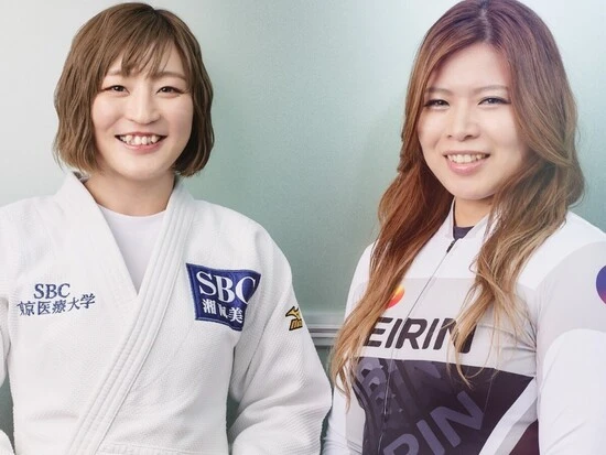 パリ五輪金メダリストの角田夏実（左）と、ガールズケイリン2024覇者の石井寛子（右）　photo by Noto Sunao（a presto）
