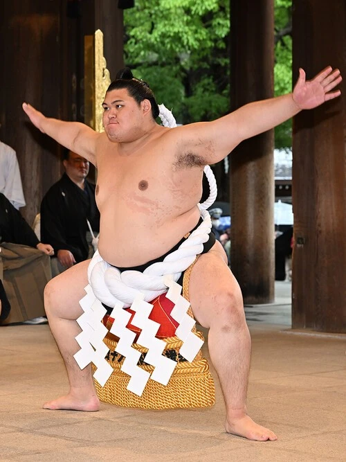５月30日、東京・明治神宮で行なわれた新横綱・大の里の奉納土俵入り　photo by JMPA