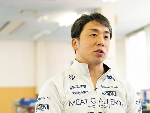 包み隠さず今の心情を語る清水　photo by Ikeda Seitaro