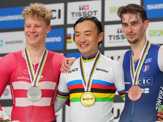 世界選手権での優勝でアルカンシェルを着用した窪木