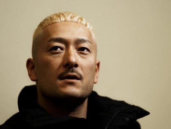 スピードスケートに打ち込んでいた過去を語る松井photo by Hiroshi Gunki