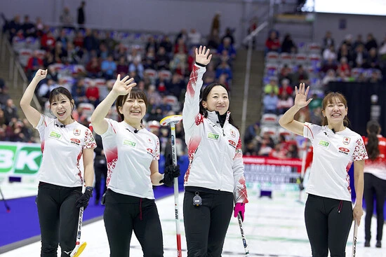 世界選手権で４位という成績を残したロコ・ソラーレ。写真左から吉田夕梨花、鈴木夕湖、藤澤五月、吉田知那美　photo by Anil Mungal/AFLO
