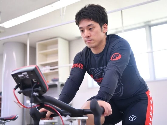 ワットバイクでの練習で力をつけてきた石原　photo by Torao Kishiku