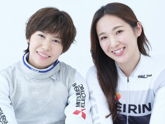 同年同月生まれの宮脇花綸（左）と鈴木奈央　photo by Sunao Noto（a presto）